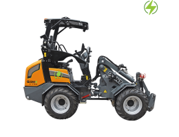 Mini încărcător M60 cu design turcoaz, dotat cu roți mari și cupă pentru manipularea materialelor. Acesta este destinat lucrărilor de mică amploare, precum construcțiile sau curățările de terenuri.